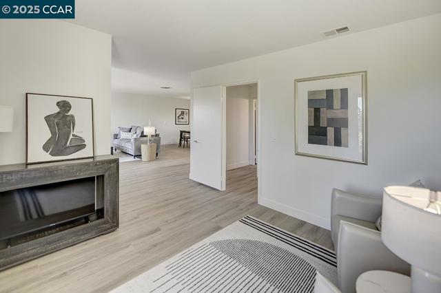 2101 PTARMIGAN DR, Walnut Creek CA: https://media.crmls.org/mediaz/e67aa973-50c0-40d3-96aa-37ae3eda1067.jpg