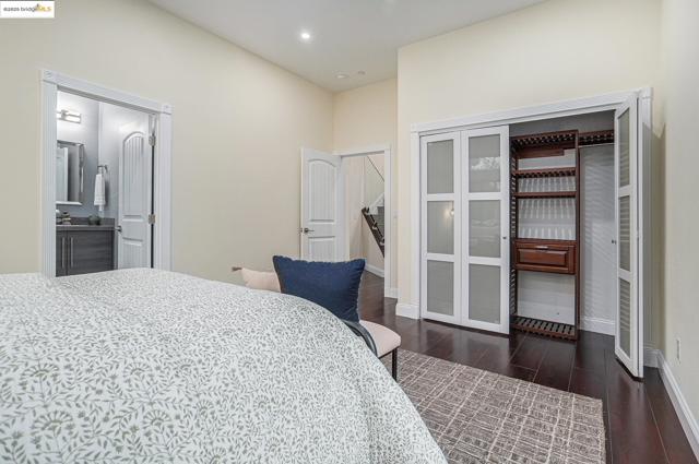 130 Arbor View Ln, Lafayette CA: https://media.crmls.org/mediaz/e67ab290-dbfa-4233-8b06-4579b921e6c3.jpg
