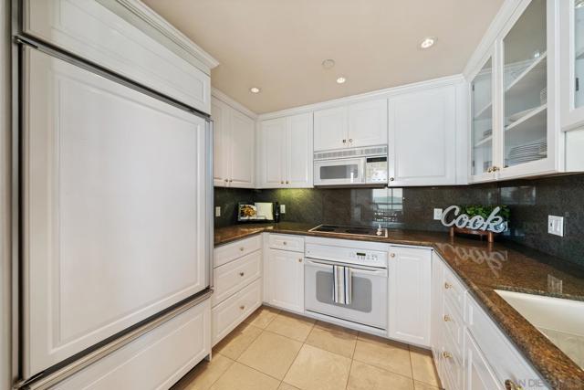 1780 Avenida Del Mundo, Coronado CA: https://media.crmls.org/mediaz/e67b22cb-408e-4058-b8ab-912c1dfeece0.jpg