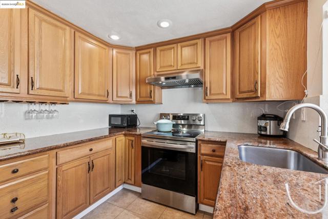 3422 Sunleaf Way, Richmond CA: https://media.crmls.org/mediaz/e67b660d-5d70-43c7-89fb-0b330eaa6c6f.jpg