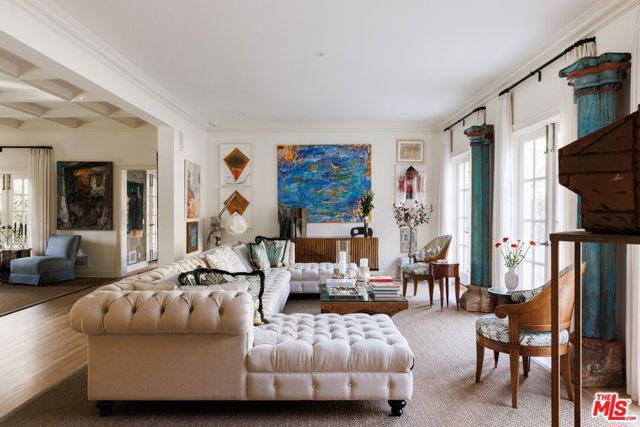 400 S Hudson Avenue, Los Angeles CA: https://media.crmls.org/mediaz/e67b851d-d2f5-4cf3-83b2-5a2dcb222c37.jpg