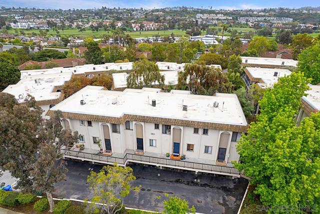 2383 Altisma Way, Carlsbad CA: https://media.crmls.org/mediaz/e67bc24c-20f5-4e83-8498-039ab61c700f.jpg