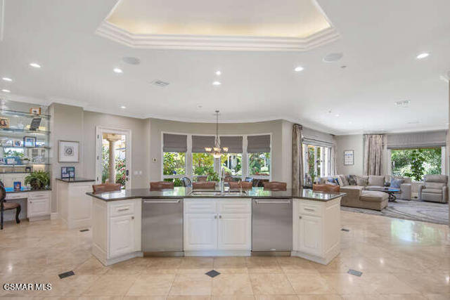 421 Whitegate Road, Thousand Oaks CA: https://media.crmls.org/mediaz/e67c4107-36e9-43ea-96db-03365941e95e.jpg