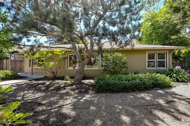 2175 Whyte Park Ave, Walnut Creek CA: https://media.crmls.org/mediaz/e67c47f0-dcc3-47ec-b68b-e40e1322d078.jpg
