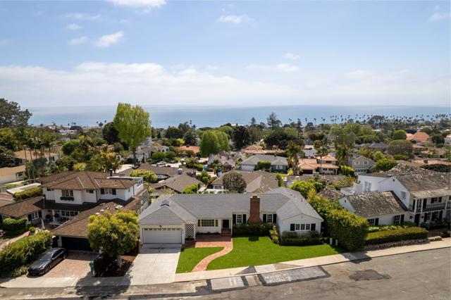 6018 Folsom Drive, La Jolla CA: https://media.crmls.org/mediaz/e67c9af8-c6d6-4e02-96e2-63a3502456ed.jpg