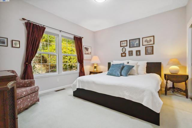3565 Star Ridge Rd, Hayward CA: https://media.crmls.org/mediaz/e67d2488-8138-48c8-ae04-fbadc8b525da.jpg