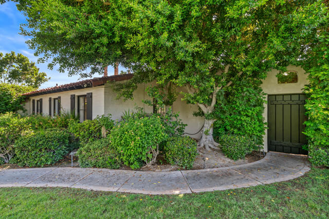 839 N Avenida Olivos, Palm Springs CA: https://media.crmls.org/mediaz/e67d329f-7907-4b3a-be8e-06203b4df4a3.jpg