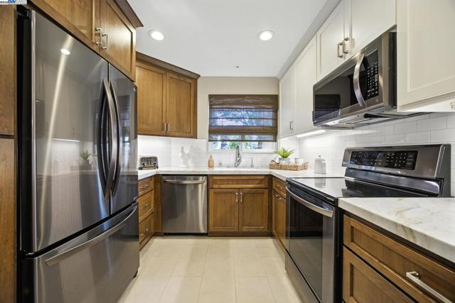 3841 Kamp Dr, Pleasanton CA: https://media.crmls.org/mediaz/e67d3597-734b-4536-aa0c-3fc901085ff2.jpg