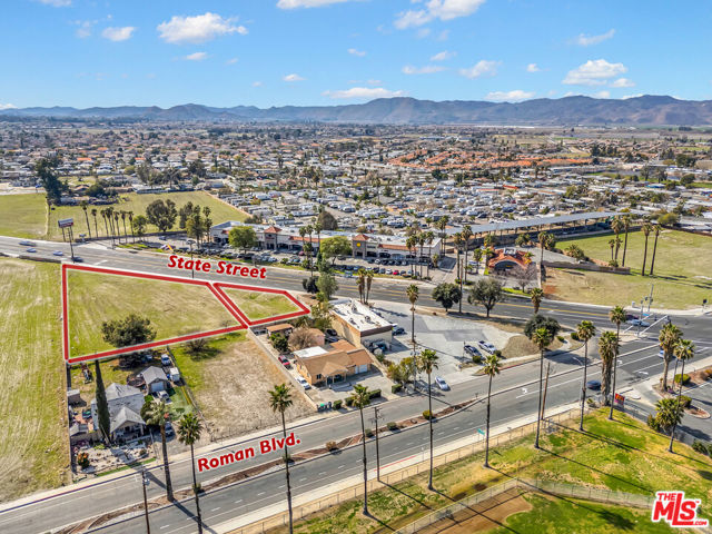 345 N State Street, San Jacinto CA: https://media.crmls.org/mediaz/e67d64e9-cb6d-442b-bb03-6cc637cb4da0.jpg