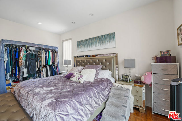 819 HOLT Avenue, Los Angeles CA: https://media.crmls.org/mediaz/e67de012-36ac-4cf6-80e1-e4457649d812.jpg