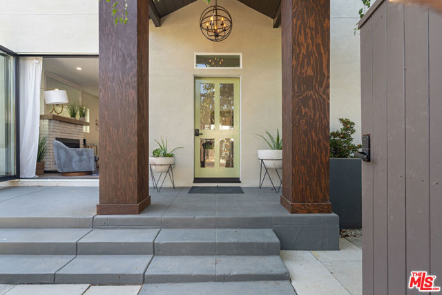 705 6th Avenue, Venice CA: https://media.crmls.org/mediaz/e67e6298-da71-425c-9ccc-ca68439eb252.jpg