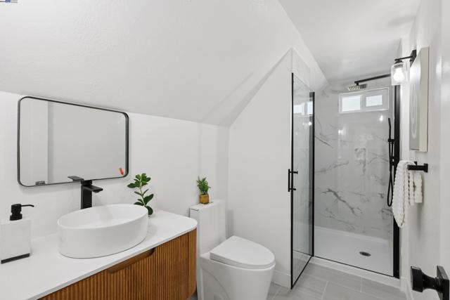 1218 Lattie Ln, Mill Valley CA: https://media.crmls.org/mediaz/e67eac6f-2936-440f-a3f3-155568cd5793.jpg