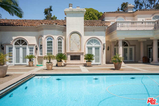 16727 Camino Sierra Del Sur Drive, Rancho Santa Fe CA: https://media.crmls.org/mediaz/e67f8b3c-552c-46d0-8da1-fe41a987755e.jpg