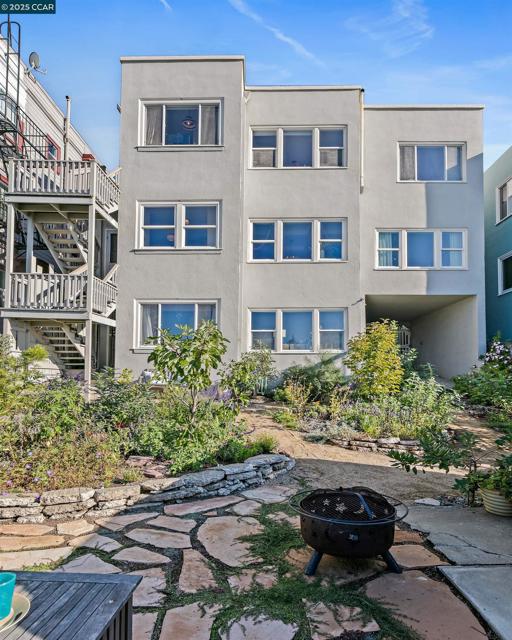 Image 3 of 60 For 4215 Terrace St