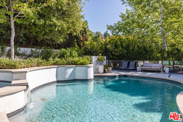 2600 Zorada Drive, Los Angeles CA: https://media.crmls.org/mediaz/e6802eab-4760-45fc-a649-3860f1b67190.jpg