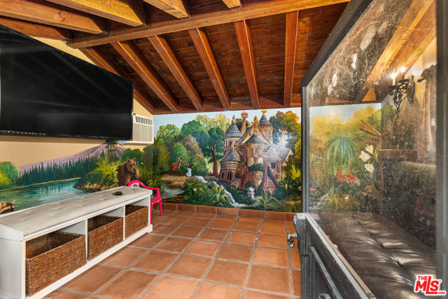 330 Kempton Road, Glendale CA: https://media.crmls.org/mediaz/e6803196-4057-49f5-8d14-278db653b9b6.jpg