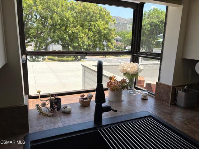 6459 Stoney View Lane, Simi Valley CA: https://media.crmls.org/mediaz/e680e612-c534-4151-9934-778ee4921464.jpg