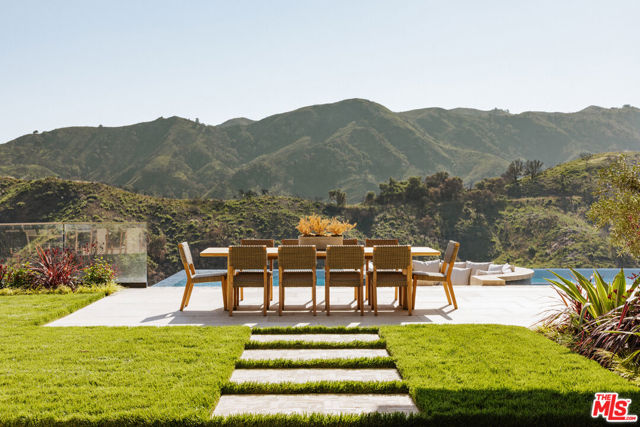 13674 Bayliss Road, Los Angeles CA: https://media.crmls.org/mediaz/e68129c8-e97f-4638-ba5f-72182359d160.jpg