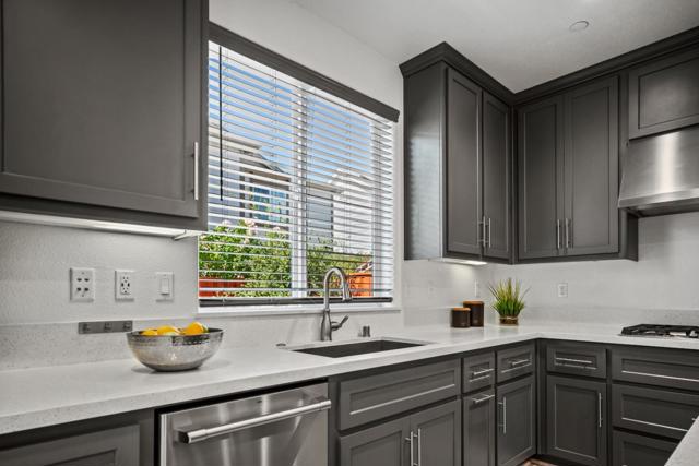 2721 Parkview Way, Marina CA: https://media.crmls.org/mediaz/e681c757-aa03-49c7-a7b1-02581ba71f1c.jpg