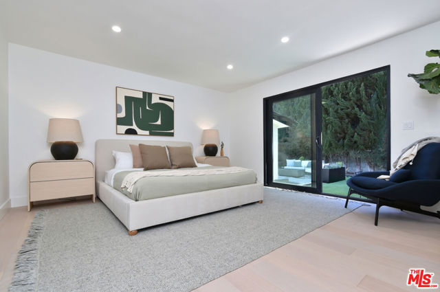 15431 Milbank Street, Encino CA: https://media.crmls.org/mediaz/e6823df8-9329-4434-a94c-ec514370bf5d.jpg