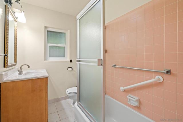 309 11 E Ave, Coronado CA: https://media.crmls.org/mediaz/e6828929-4b68-4ff5-8b44-97e69f77d7f6.jpg
