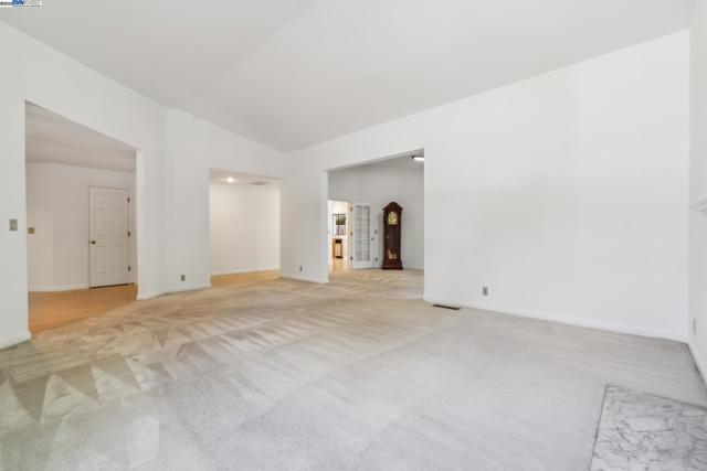208 Heritage Ln, Pleasanton CA: https://media.crmls.org/mediaz/e6832d6b-f6e6-4669-bf0c-7827673f88fd.jpg