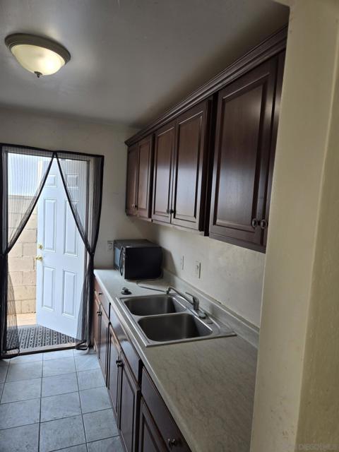 727 48th, San Diego CA: https://media.crmls.org/mediaz/e6839614-5ec6-4107-915c-2a37734d32bb.jpg