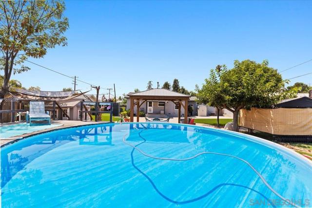 1658 Greenfield Dr, El Cajon CA: https://media.crmls.org/mediaz/e683e065-e876-47f8-a00a-a9b08d33e224.jpg