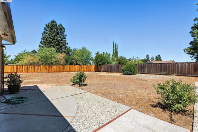 5701 Lewis Way, Concord CA: https://media.crmls.org/mediaz/e683fbd3-0d25-404f-86b9-71322f669caf.jpg