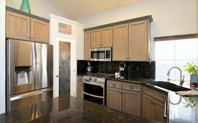 2155 Beachwood Court, Hollister CA: https://media.crmls.org/mediaz/e6841e9f-7417-42f4-9df0-9b978129f163.jpg