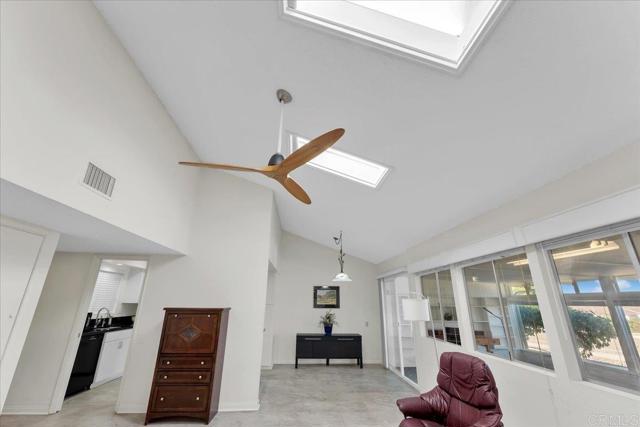 Detail Gallery Image 12 of 44 For 3685 Vista Campana N 56, Oceanside,  CA 92057 - 3 Beds | 2 Baths