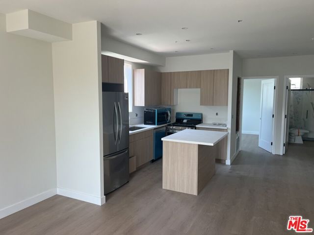 1228 1/2 S Berendo Street, Los Angeles CA: https://media.crmls.org/mediaz/e6848109-fe06-4b32-89e4-57f4bea661f2.jpg