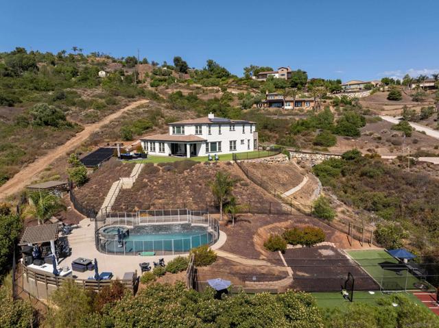 14546 Highcrest Ct, Poway CA: https://media.crmls.org/mediaz/e684a67d-cfae-4043-924d-ed00503d190c.jpg