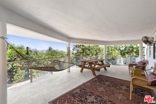 22449 Cass Avenue, Woodland Hills CA: https://media.crmls.org/mediaz/e6853e55-76b0-4305-81d8-8485decbfb04.jpg