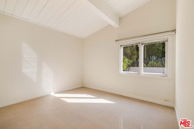 1200 El Hito Circle, Pacific Palisades CA: https://media.crmls.org/mediaz/e6858426-fe4c-484c-b783-b905bde4802b.jpg