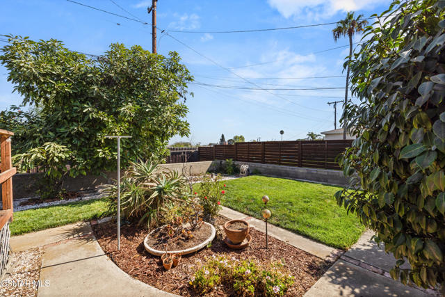 60 Grandview Circle, Camarillo CA: https://media.crmls.org/mediaz/e685e675-2be0-4c6e-9560-e34e5aae2838.jpg