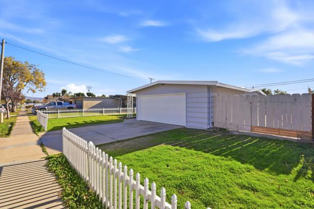 458 Rainier Drive, Salinas CA: https://media.crmls.org/mediaz/e6867b79-9549-445d-8bdb-d929aba6ec3f.jpg