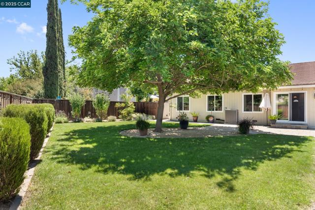 4672 N Larwin Ave, Concord CA: https://media.crmls.org/mediaz/e68754c2-0f42-4846-80c2-9a5b2f5bdfef.jpg