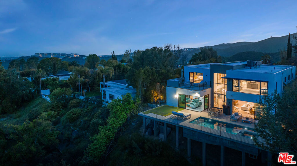 1172 Linda Flora Drive — Contemporary