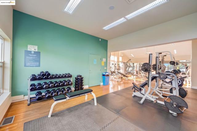 96 Bayside Ct, Richmond CA: https://media.crmls.org/mediaz/e6880e8c-9905-47ce-8294-a952f12e9d6f.jpg