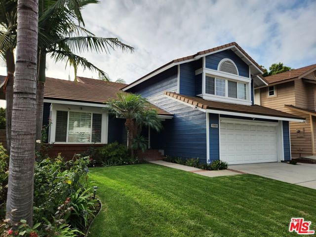 6415 Bradley Place, Los Angeles CA: https://media.crmls.org/mediaz/e6881c4d-e10c-4ebf-91e6-5b58f0941984.jpg