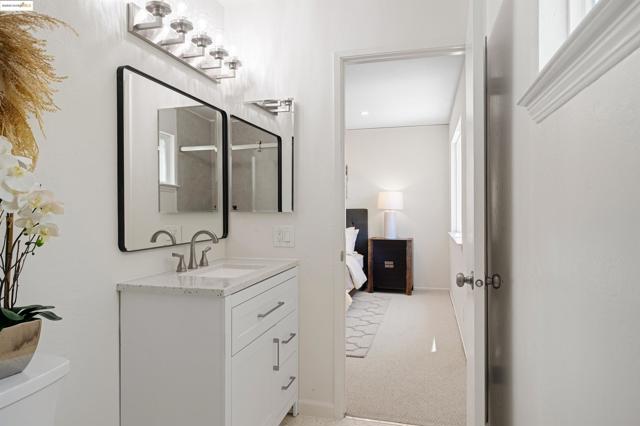 160 Manzanita Pl, Hercules CA: https://media.crmls.org/mediaz/e688259d-312a-49b1-aa98-f35eb53cc8f1.jpg