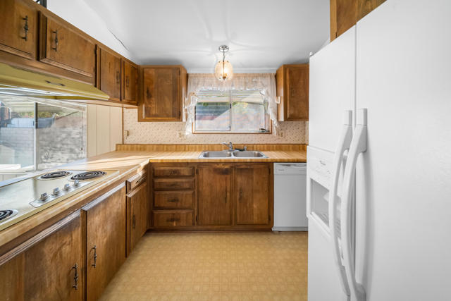 33440 Carlsbad Circle, Thousand Palms CA: https://media.crmls.org/mediaz/e688722f-4e10-4f44-985f-a73a6f03b7d4.jpg
