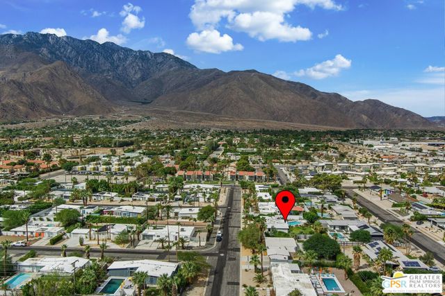 454 E Lindsey Drive, Palm Springs CA: https://media.crmls.org/mediaz/e688886d-d893-48cb-ad84-7235d8cb878c.jpg