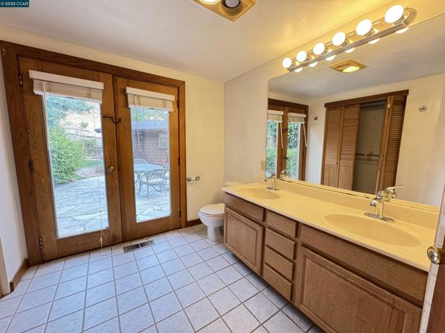 1139 Sierra Vista Way, Lafayette CA: https://media.crmls.org/mediaz/e6888eba-b0da-4a6d-8f92-faee55861245.jpg