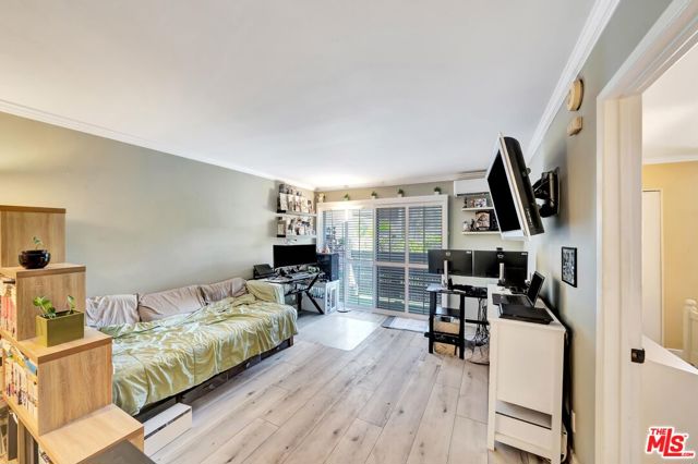 320 S Ardmore Avenue, Los Angeles CA: https://media.crmls.org/mediaz/e68899b1-3e81-40bd-8de6-1ebc9ba95282.jpg
