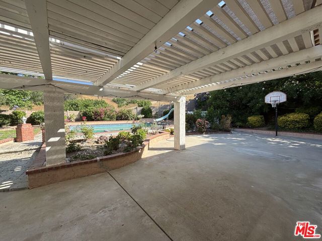 19021 Kilfinan Street, Porter Ranch CA: https://media.crmls.org/mediaz/e688f1dd-76ea-464a-a96d-d79ea6ea6214.jpg