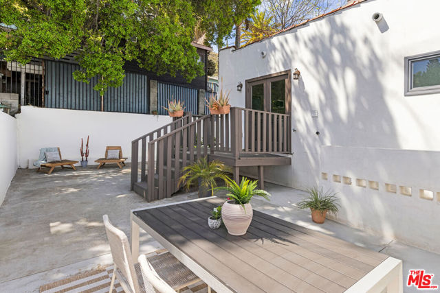 4876 Eldred Street, Los Angeles CA: https://media.crmls.org/mediaz/e6893530-486b-4a72-941b-f2b49fdd565d.jpg