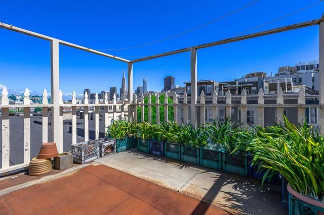806810 Union Street, San Francisco CA: https://media.crmls.org/mediaz/e689af0c-54fa-4cdf-a19b-9244151d9eaf.jpg