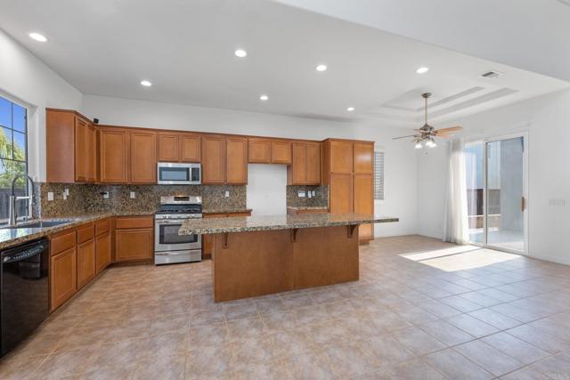 Detail Gallery Image 19 of 55 For 106 Chesapeake Ct, San Marcos,  CA 92069 - 4 Beds | 3 Baths